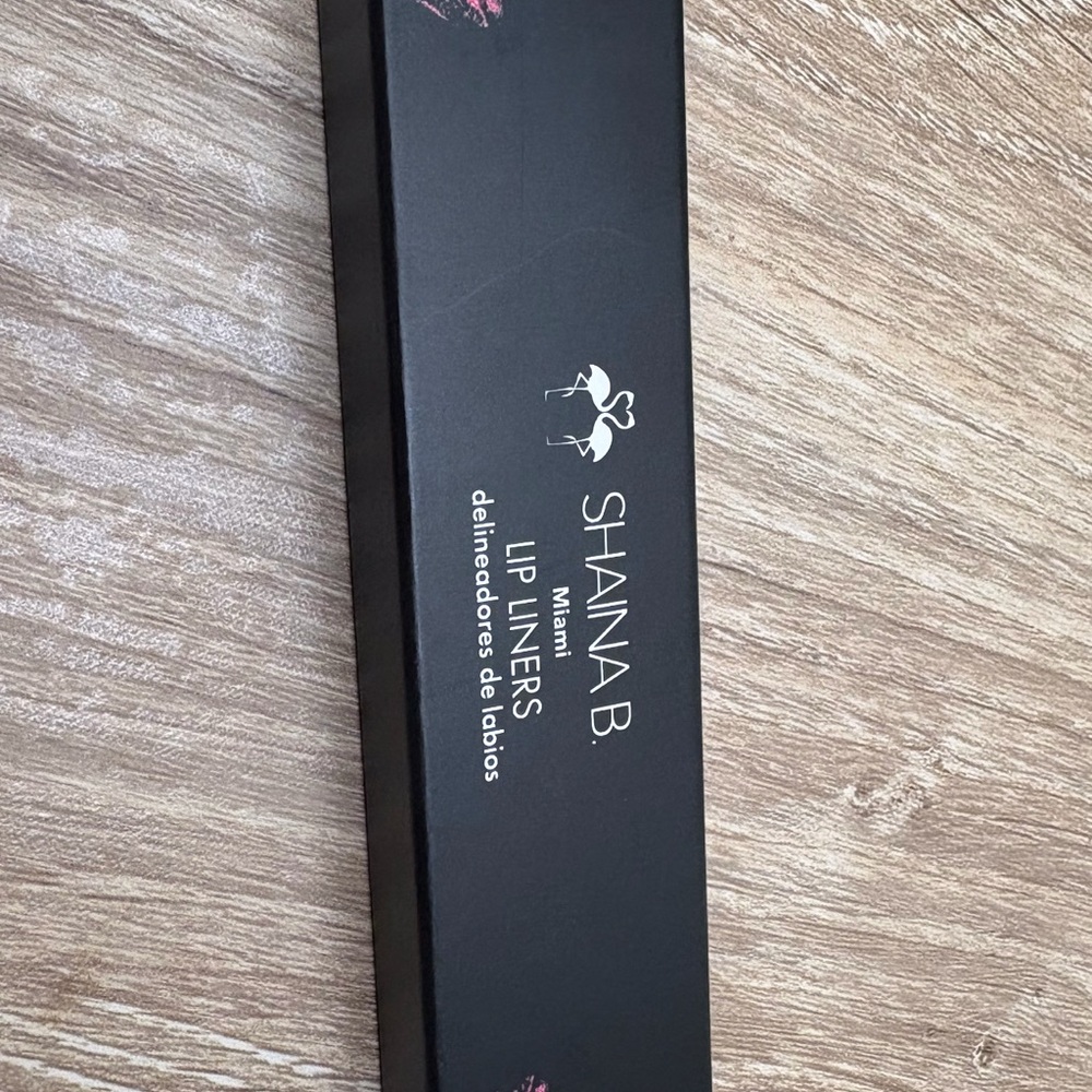 Black Precision Lip Liner for Defined Lips